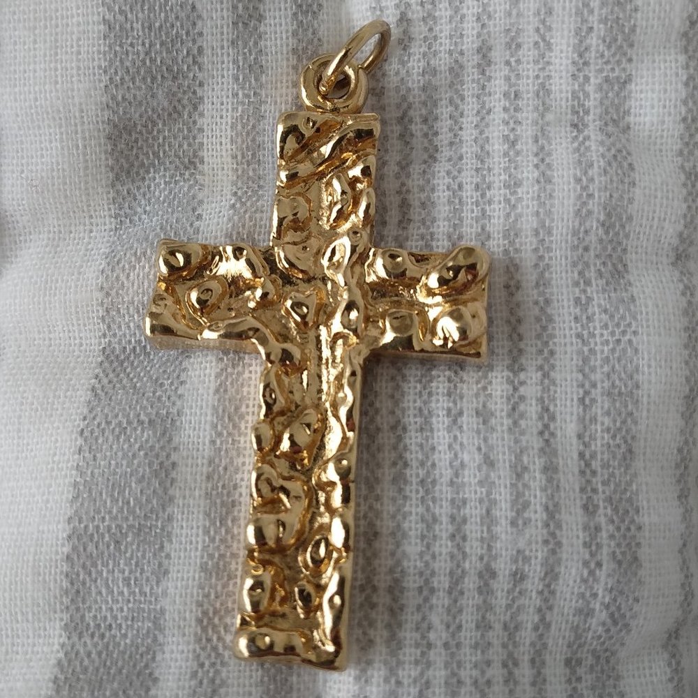 GOLDTONE TEXTURED CROSS CHARM PENDANT